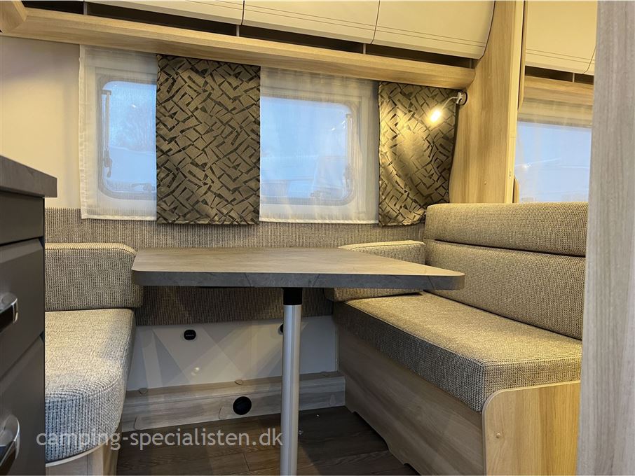 Hobby De Luxe 400 SFE